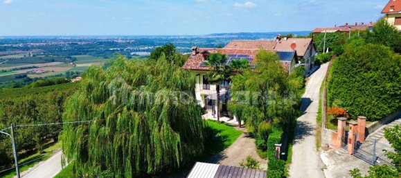 3 bedrooms Villa in Cherasco, Italy No. 379870 3