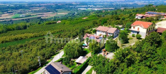 3 bedrooms Villa in Cherasco, Italy No. 379870 2
