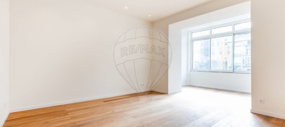 3 bedrooms Apartment in Lisbon, Portugal No. 101378 2