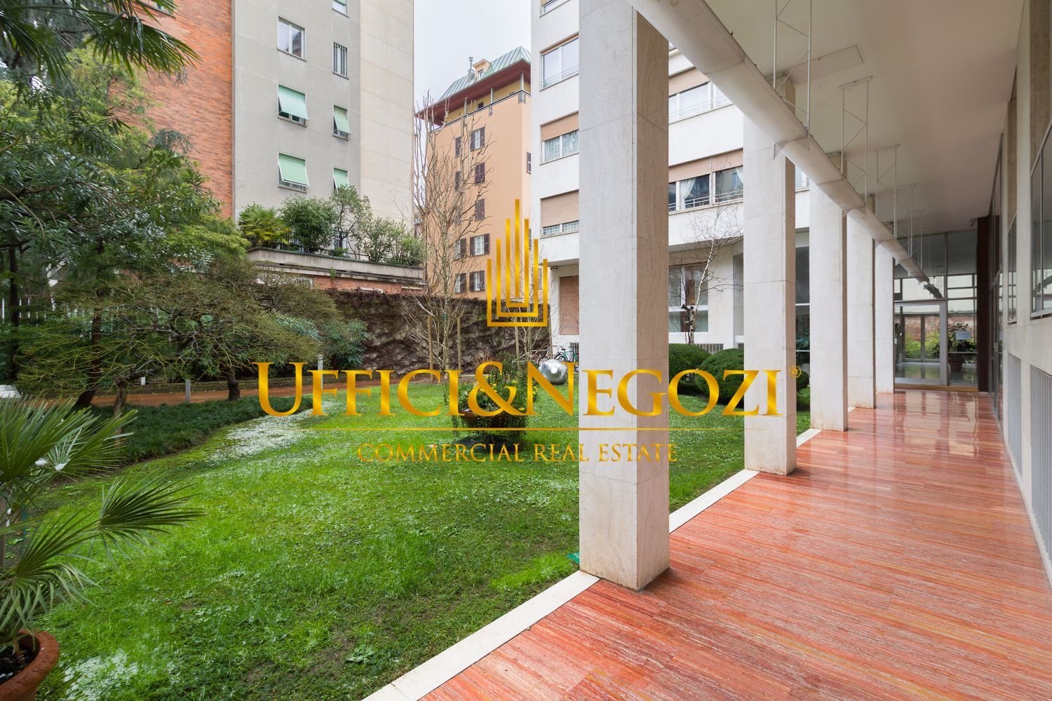 220m² Office in Milan, Italy No. 358995