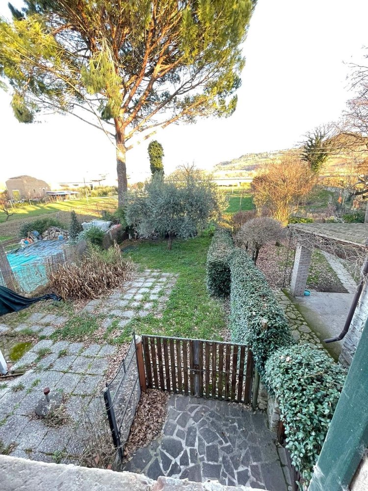 6 rooms House in Todi, Italy No. 104186