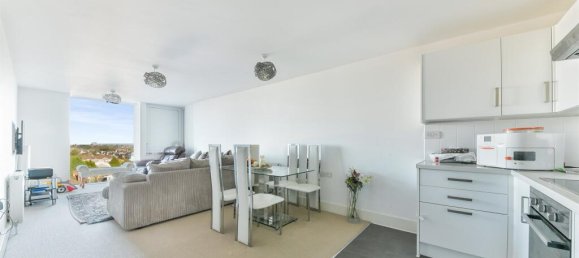 2 bedrooms Apartment in Epsom, United Kingdom No. 9734 3