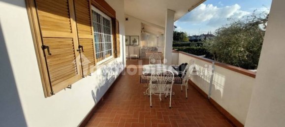 Villa de 4 dormitorios en Rome, Italy No. 323997 2