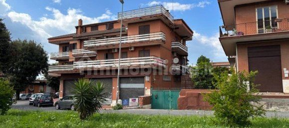 Apartamento de 4 dormitorios en Rome, Italy No. 9640 2