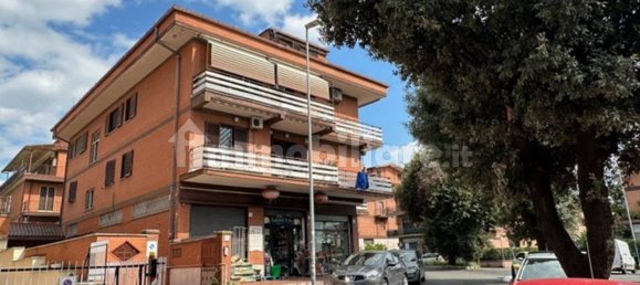 Apartamento de 4 dormitorios en Rome, Italy No. 9640 3