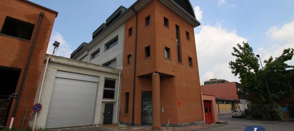 260m² Warehouse in Bollate, Italy No. 65792 2
