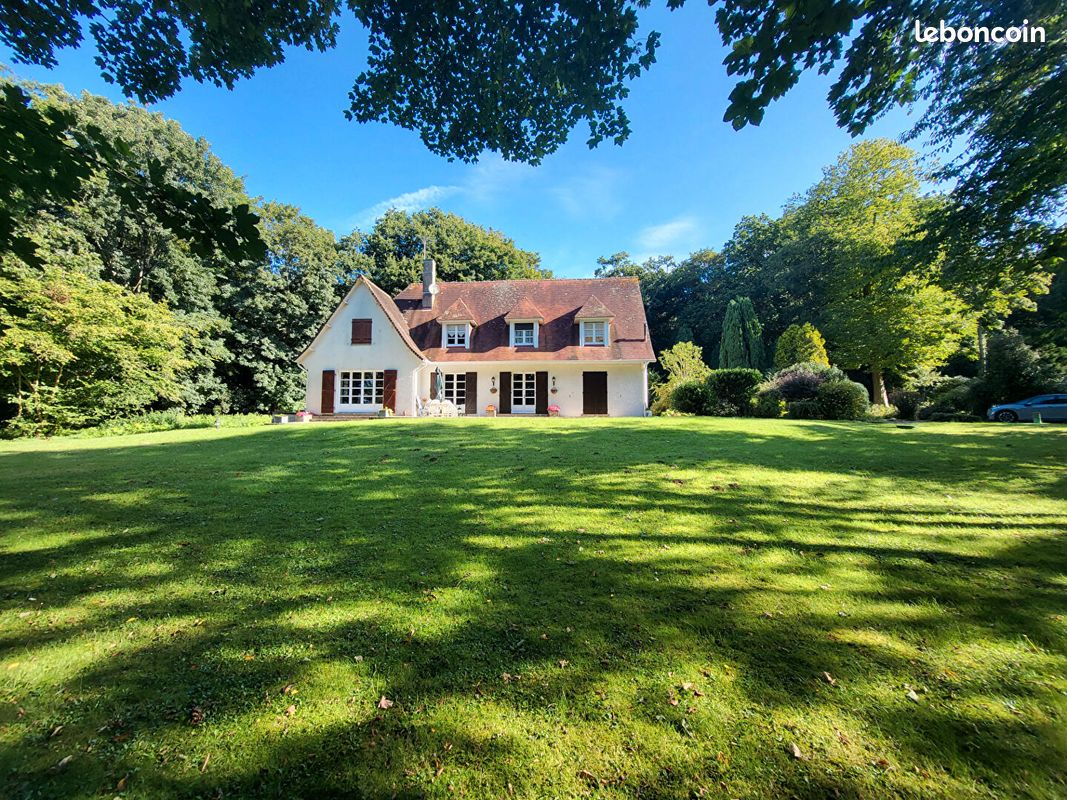 Замки и поместья с 6 спальнями в Сен-Джойс, Франция № 209641