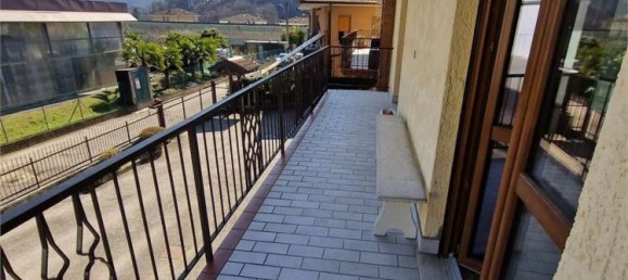 3 rooms Apartment in Omegna, Italy No. 202235 10