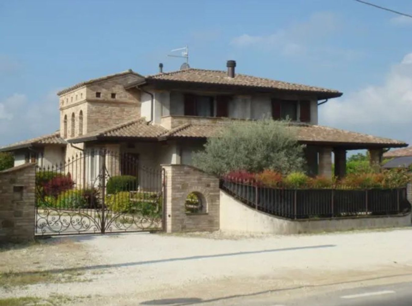 14 rooms Villa in Bastia Umbra, Italy No. 49959