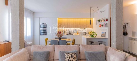 2 Schlafzimmer Wohnung in Magenta, Italy, Nr. 267010 2