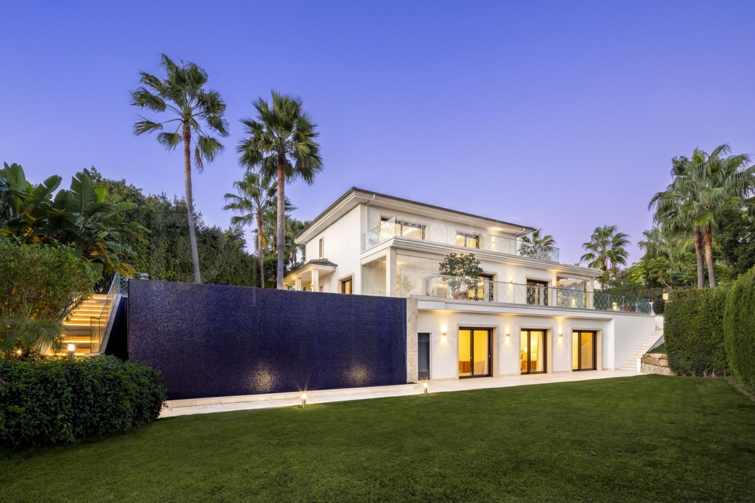 Villa de 5 dormitorios en Marbella, Spain No. 114050