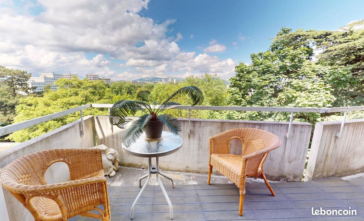 3 bedrooms Apartment in Lyon, France No. 339122