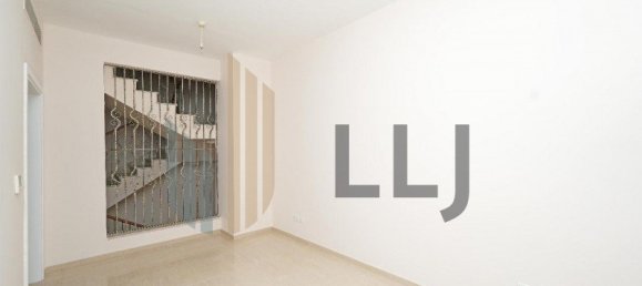 4 bedrooms Villa in Abu Dhabi, UAE No. 56968 9
