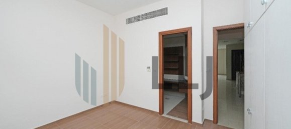 4 bedrooms Villa in Abu Dhabi, UAE No. 56968 16