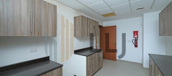 4 bedrooms Villa in Abu Dhabi, UAE No. 56968 25