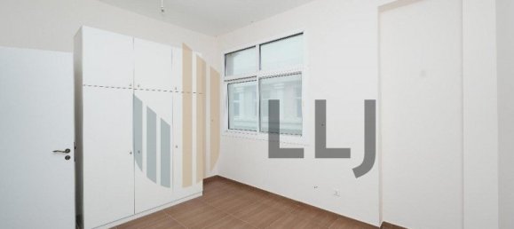 4 bedrooms Villa in Abu Dhabi, UAE No. 56968 21