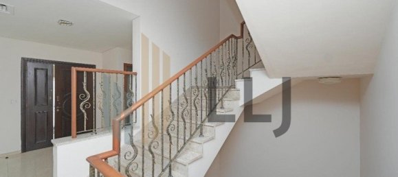 4 bedrooms Villa in Abu Dhabi, UAE No. 56968 19