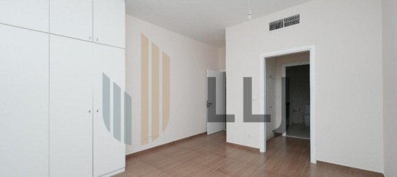 4 bedrooms Villa in Abu Dhabi, UAE No. 56968 20