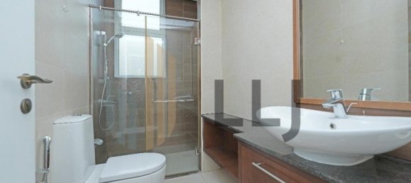 4 bedrooms Villa in Abu Dhabi, UAE No. 56968 12