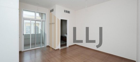 4 bedrooms Villa in Abu Dhabi, UAE No. 56968 7