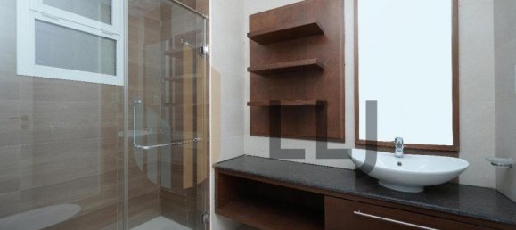 4 bedrooms Villa in Abu Dhabi, UAE No. 56968 4