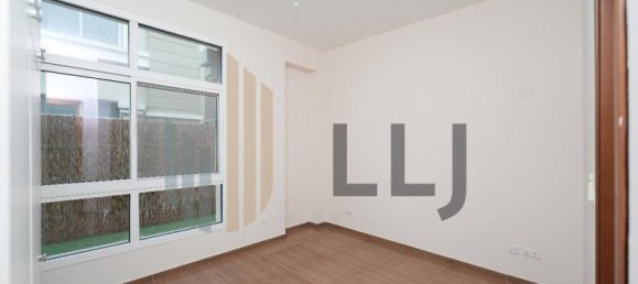 4 bedrooms Villa in Abu Dhabi, UAE No. 56968 26