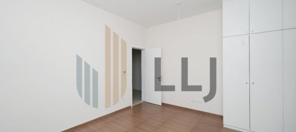 4 bedrooms Villa in Abu Dhabi, UAE No. 56968 10