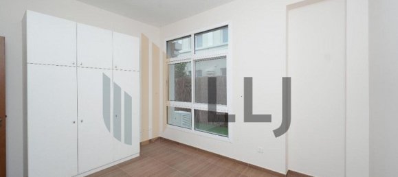 4 bedrooms Villa in Abu Dhabi, UAE No. 56968 17