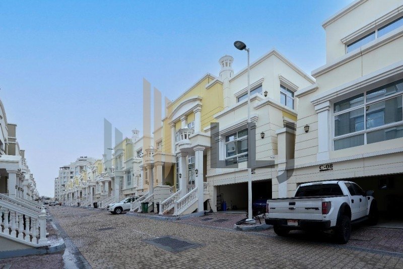 4 bedrooms Villa in Abu Dhabi, UAE No. 56968