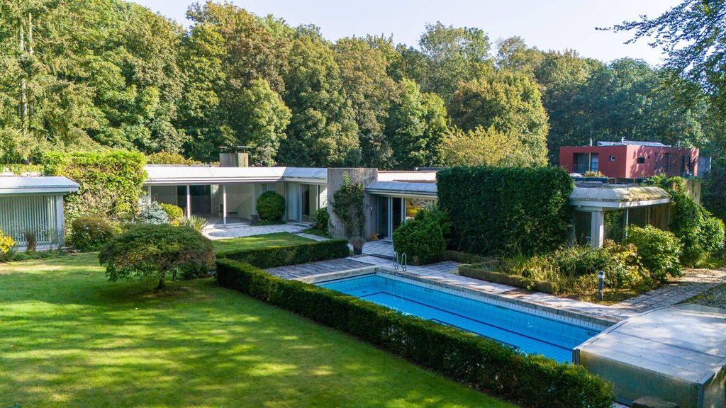 Bungalow de 5 dormitorios en Cologne, Germany No. 122389