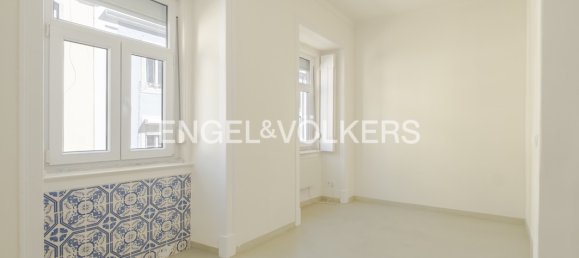 3 bedrooms Apartment in Lisbon, Portugal No. 12923 2