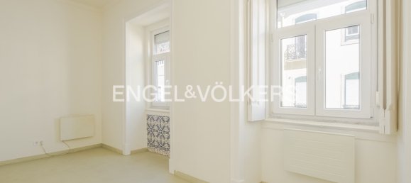 3 bedrooms Apartment in Lisbon, Portugal No. 12923 3