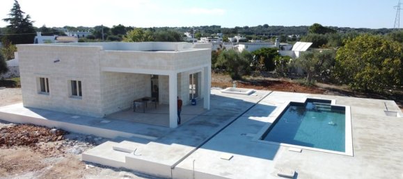 Вилла с 3 комнатами в Остуни, Италия № 185852 3