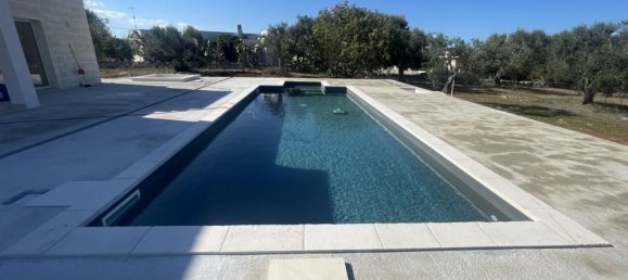 Вилла с 3 комнатами в Остуни, Италия № 185852 25