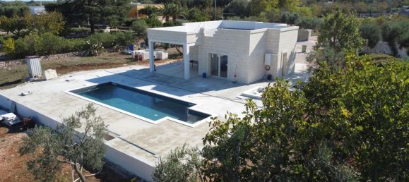 Вилла с 3 комнатами в Остуни, Италия № 185852 6