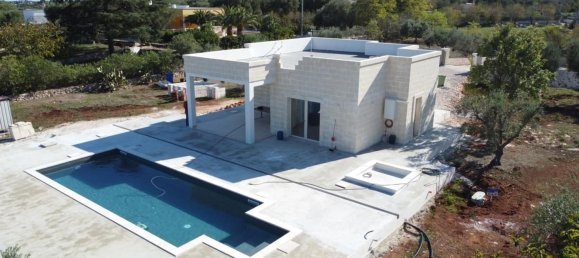 Вилла с 3 комнатами в Остуни, Италия № 185852 21