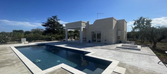 Вилла с 3 комнатами в Остуни, Италия № 185852 40