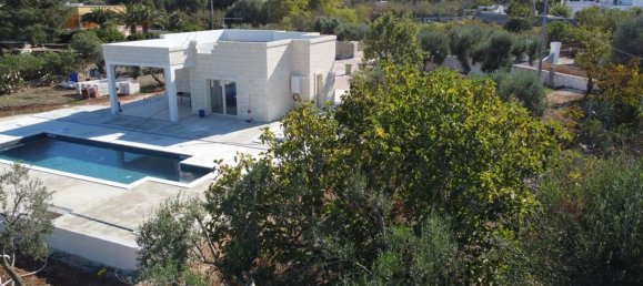 Вилла с 3 комнатами в Остуни, Италия № 185852 5