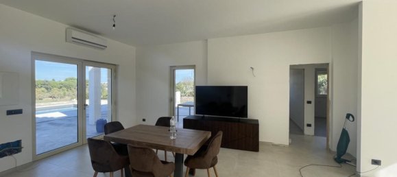 Вилла с 3 комнатами в Остуни, Италия № 185852 8