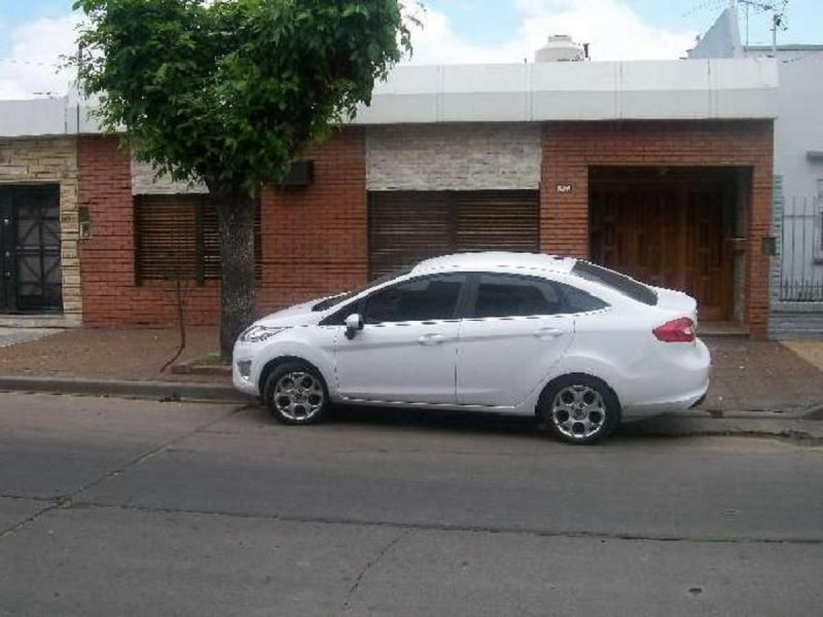 3 bedrooms House in Moron, Argentina No. 5218