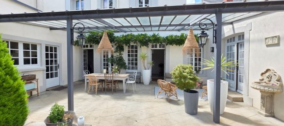 7 bedrooms House in La Roche-sur-Yon, France No. 293113 2