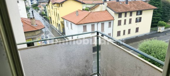 3 bedrooms Apartment in Carugo, Italy No. 341457 10