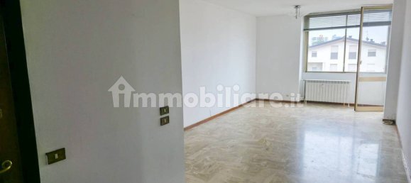 3 bedrooms Apartment in Carugo, Italy No. 341457 5