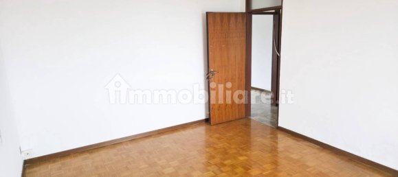 3 bedrooms Apartment in Carugo, Italy No. 341457 2