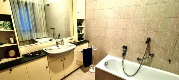 3 rooms Apartment in Rome, Italy No. 37600 11