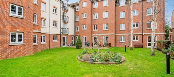 1 bedroom Apartment in Epsom, United Kingdom No. 9777 5