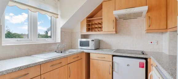 1 bedroom Apartment in Epsom, United Kingdom No. 9777 2