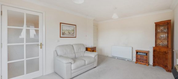 1 bedroom Apartment in Epsom, United Kingdom No. 9777 4