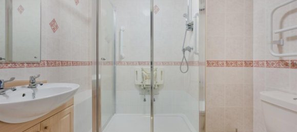 1 bedroom Apartment in Epsom, United Kingdom No. 9777 8