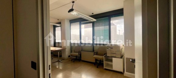 2 rooms Office in Rome, Italy No. 150929 25